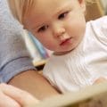 mother_reading_picture_book_with_daughter-spl