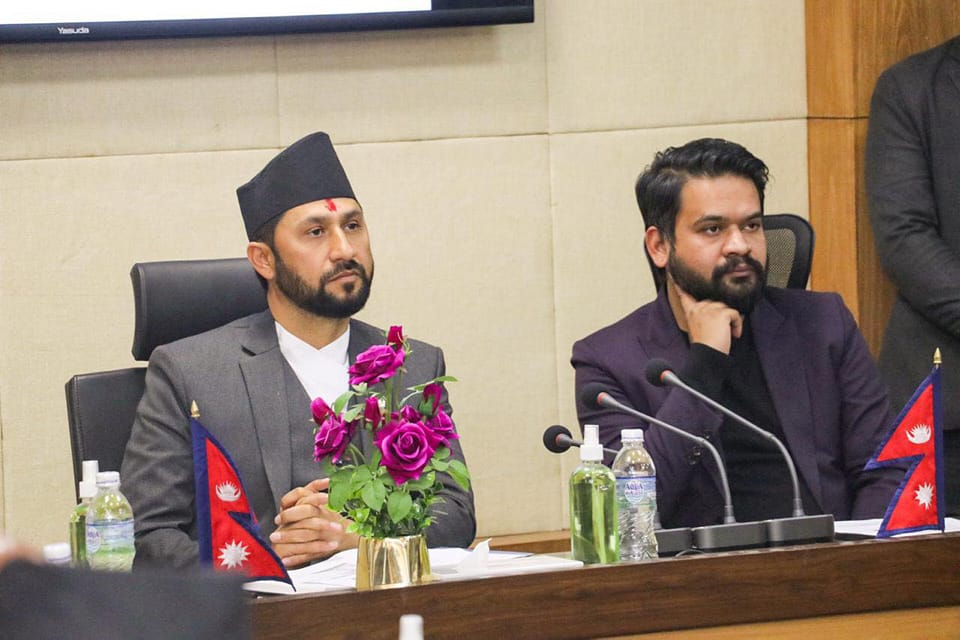 रास्वपाभित्र चर्कँदै गएको अन्तरद्वन्द्व
