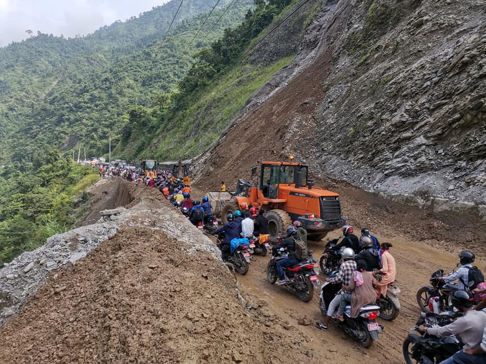 खुल्यो अवरुद्ध नारायणगढ-बुटवल सडक