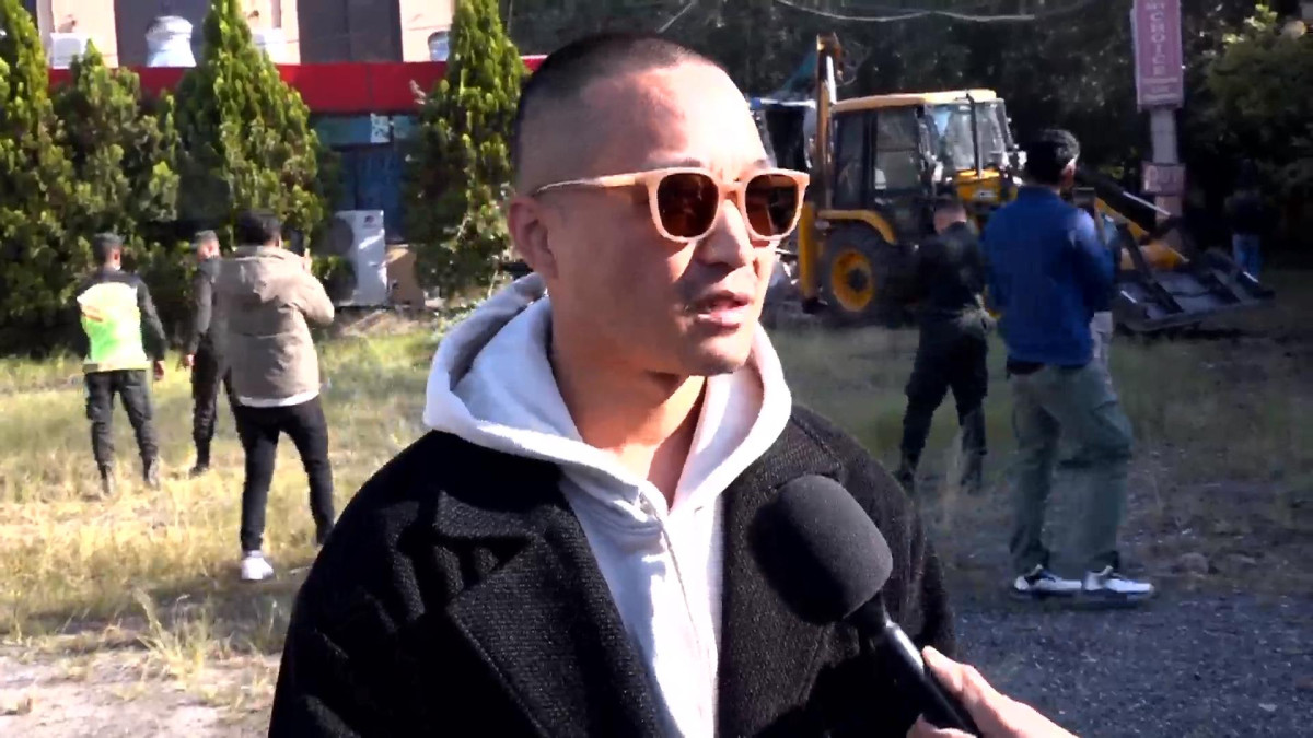 गृहमन्त्रीले अमलेट खाँदा माछाको काँडा भेटिएपछि तीन लाख रुपैयाँ जरिवाना