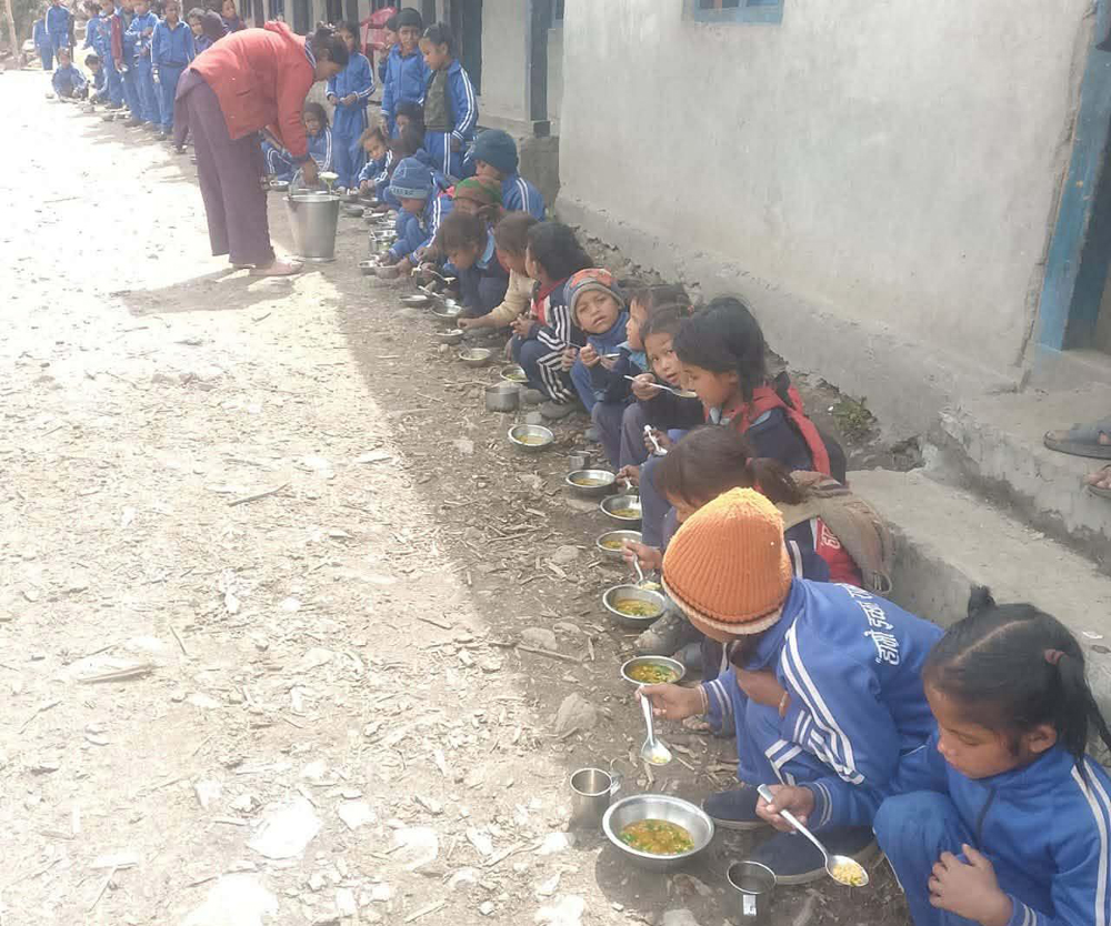 हुम्लामा हट्यो दिवा खाजाले विद्यार्थी नियमित नहुने र कक्षा छोड्ने समस्या