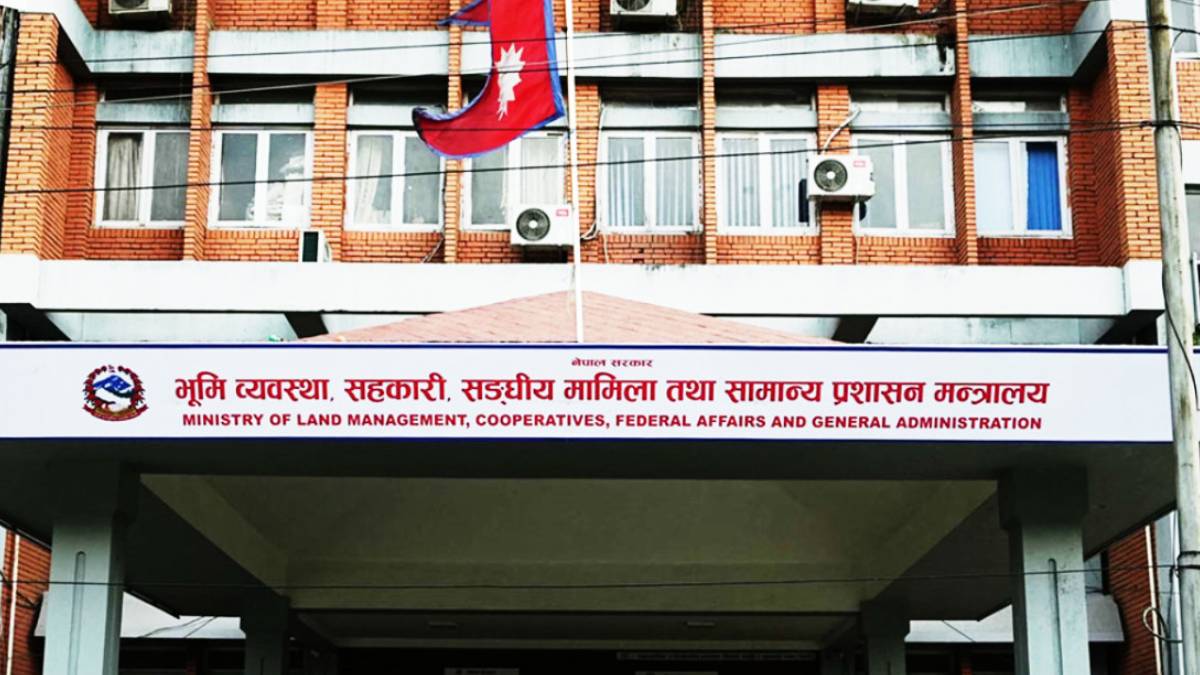 विदेशी आवासीय अनुमति लिएका कर्मचारीलाई कारबाही सिफारिस