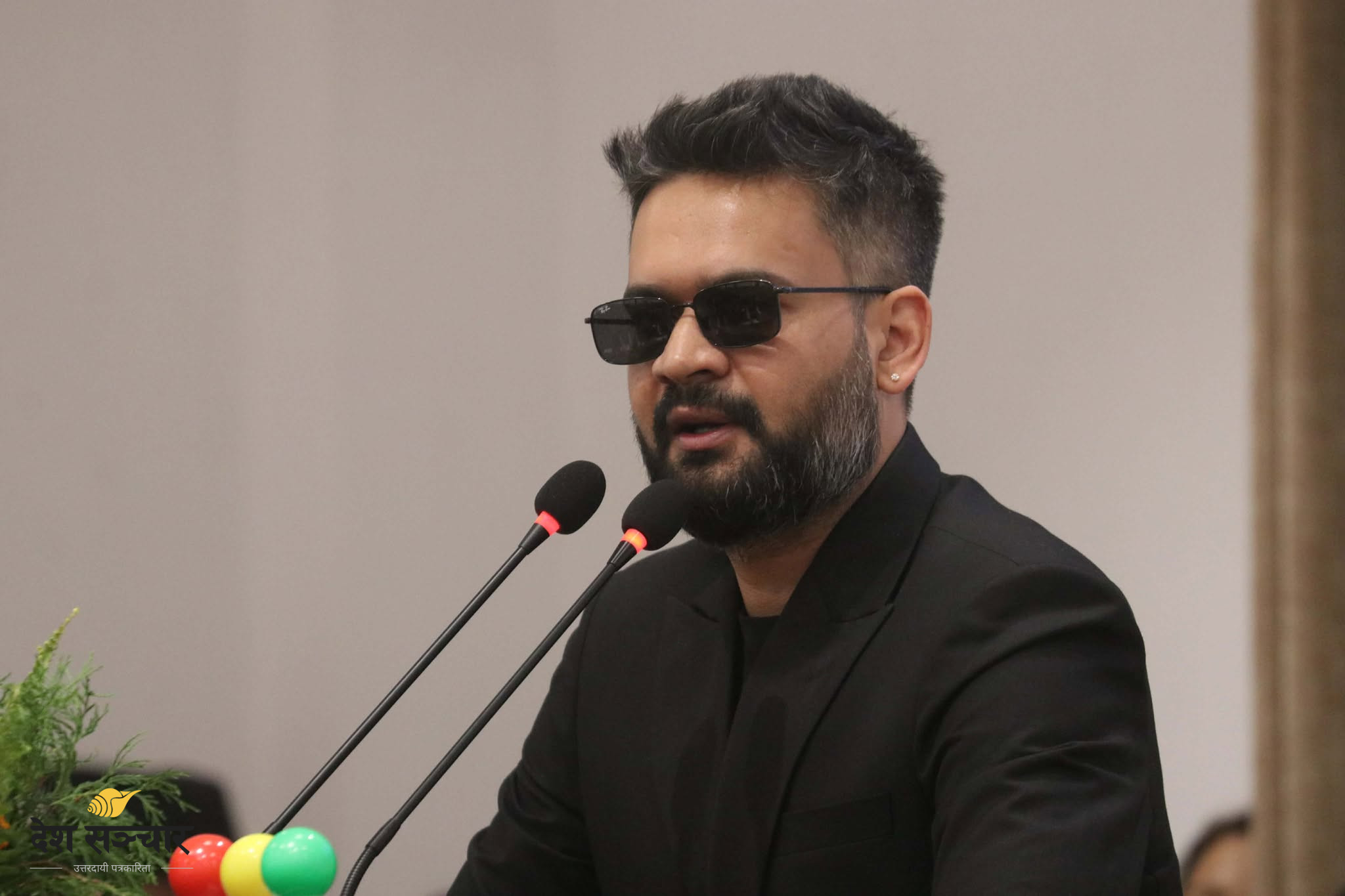 निर्माण व्यवसायीसँग छलफल गर्दै प्रधानमन्त्री शाह