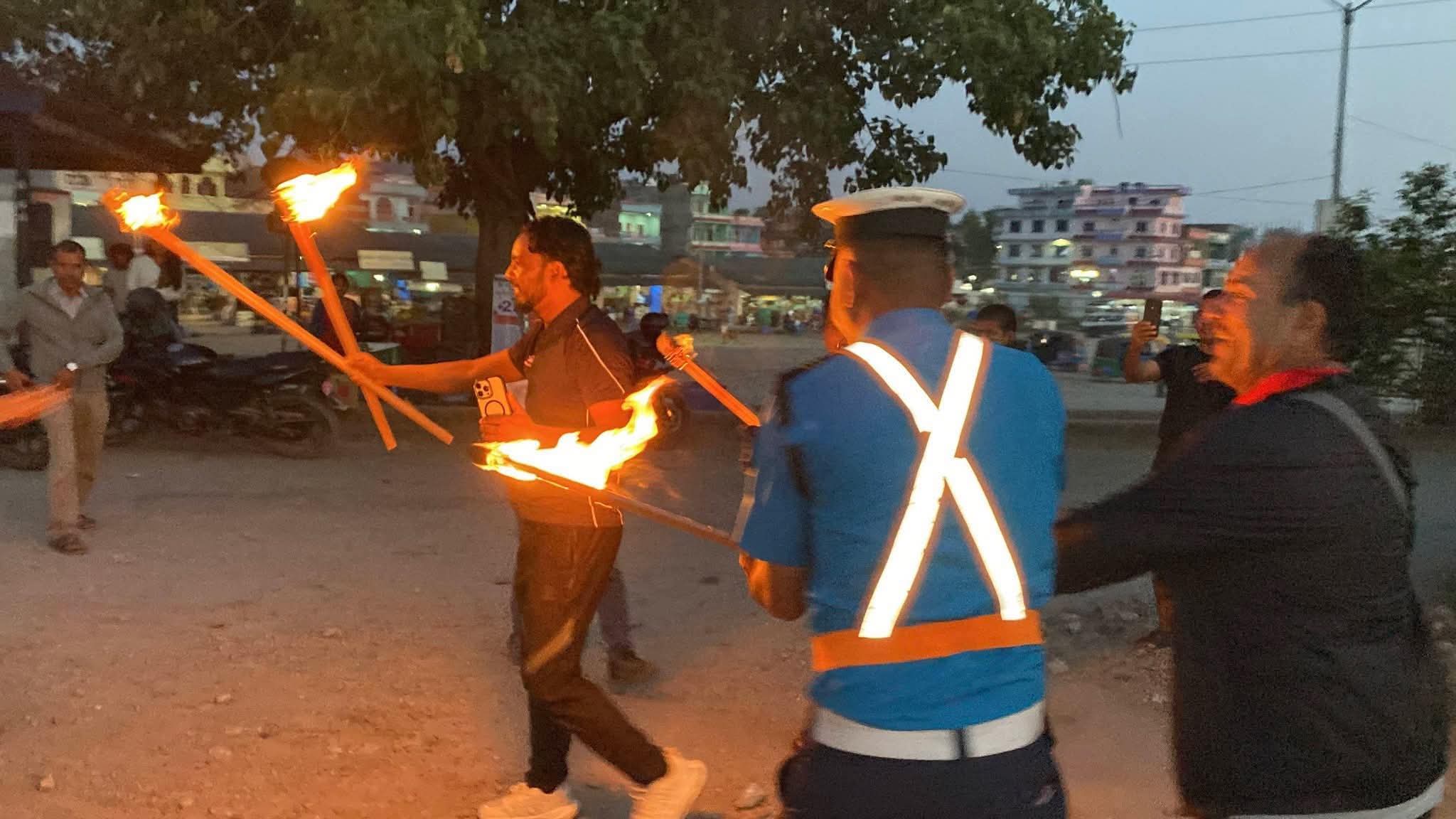 दाङमा मसाल जुलुस प्रदर्शन