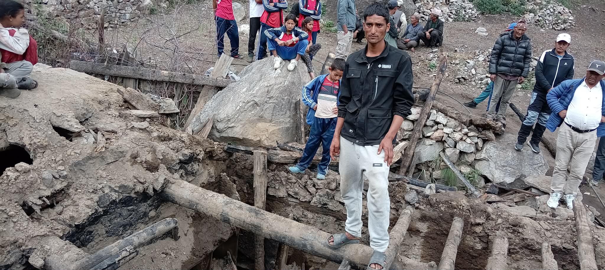 दियोबाट सल्किएको आगोले घर जलेर नष्ट
