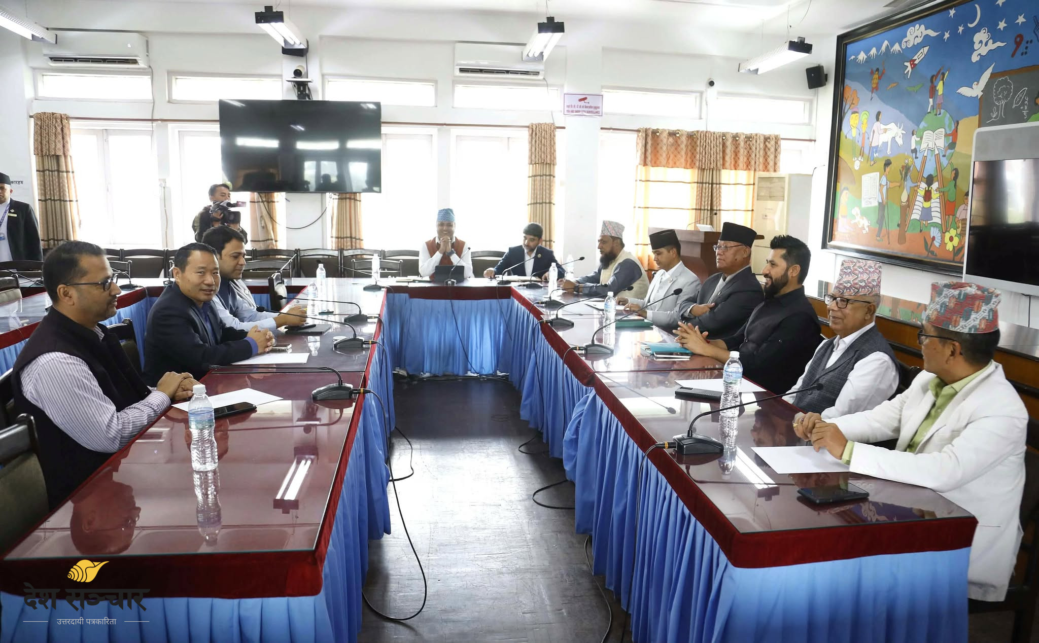 सिंहदरबारमा सर्वदलीय बैठक जारी, हर्कको पार्टीबाट छैनन् कोही पनि (तस्बिरसहित)