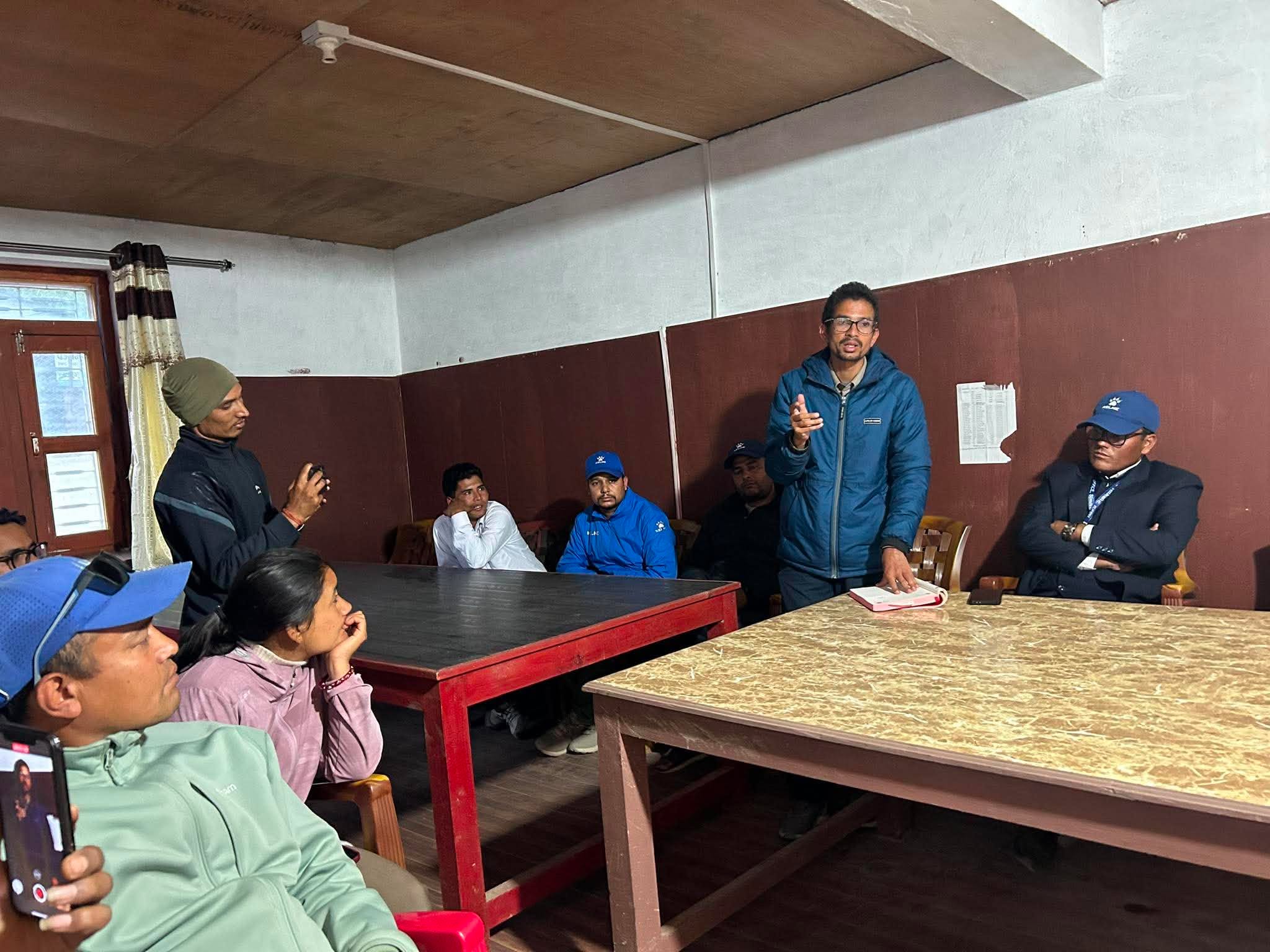 कामको चापले भूलवश हाजिरी गरेको डाक्टर तिवारीको भनाइ