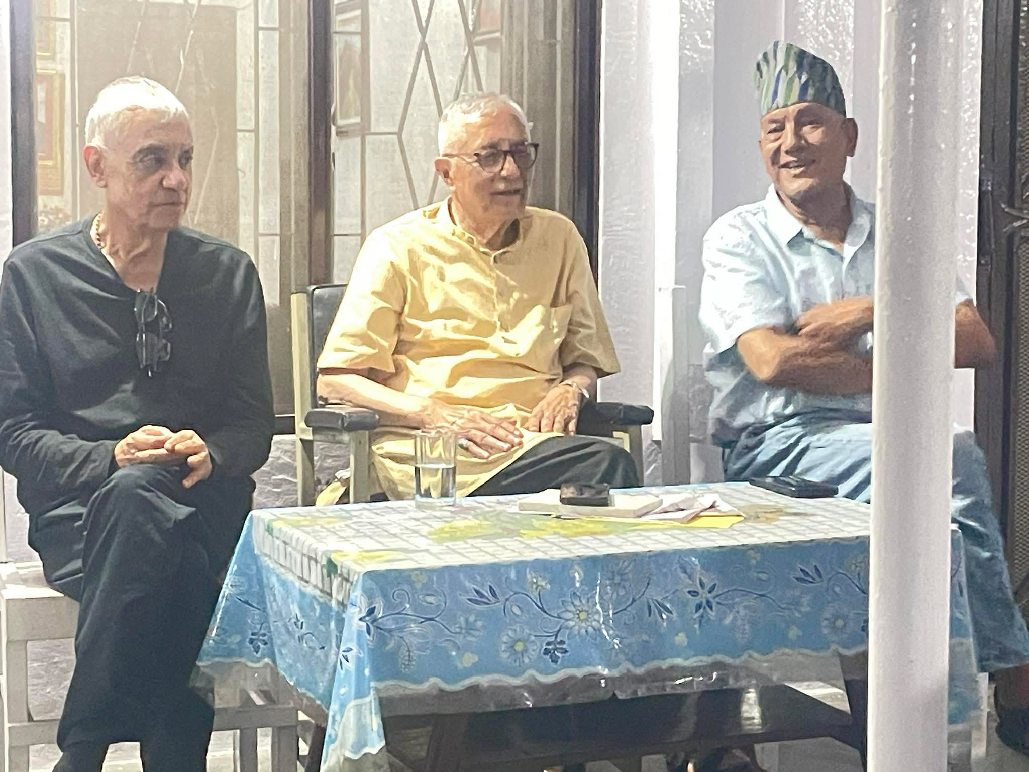 डा. शेखर कोइरालालाई  डा. सशांक कोइरालाले भने– घरैघर बनेछ त वरिपरि ?