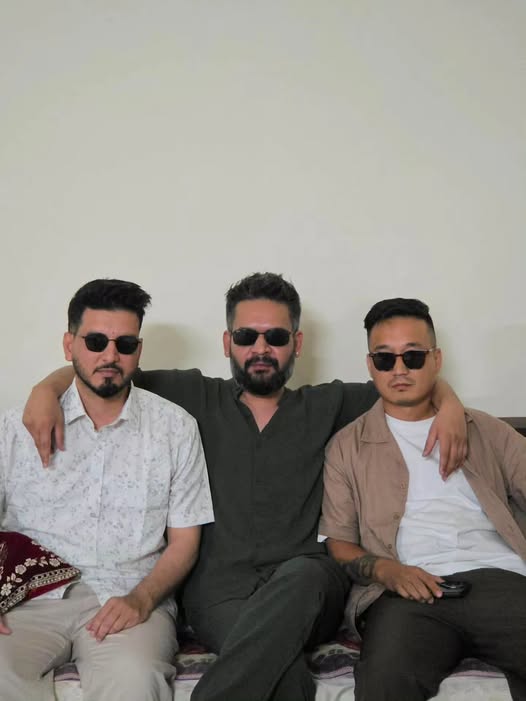 आफूसँगै सुनील र सुधनको फोटो राख्दै प्रधानमन्त्री बालेनले भने, देश बनाउने टोली