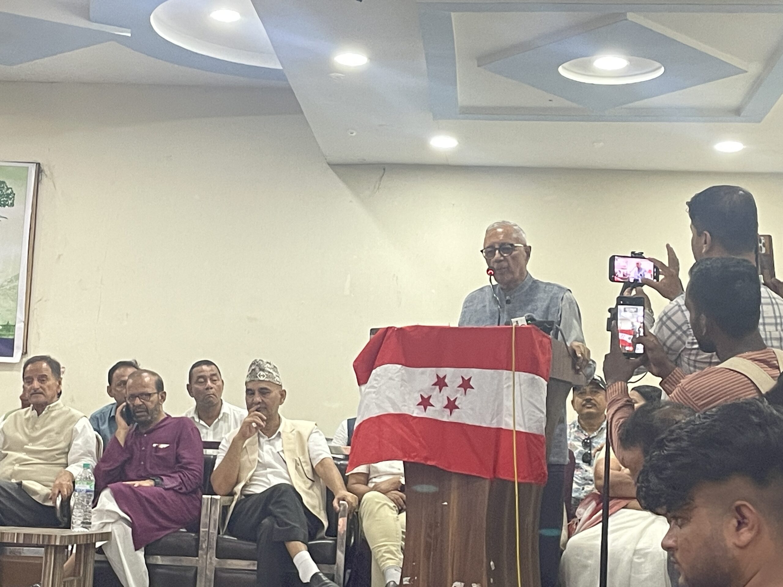 कांग्रेसभित्रै लोकतन्त्र अन्त्य हुँदै निरंकुशता सुरु हुनु दुःखदः डा कोइराला