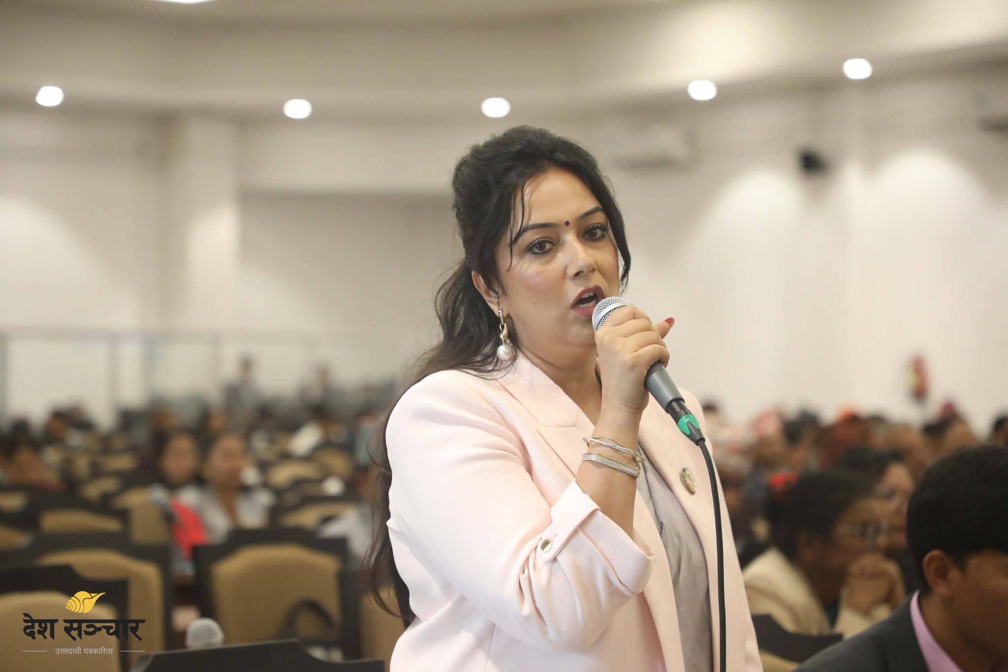 ‘सत्तापक्षका सांसदहरू कि प्रधानमन्त्रीको पक्षमा बोल्नुहोस्, होइन भने सच्याउन आग्रह गर्नुहोस्’