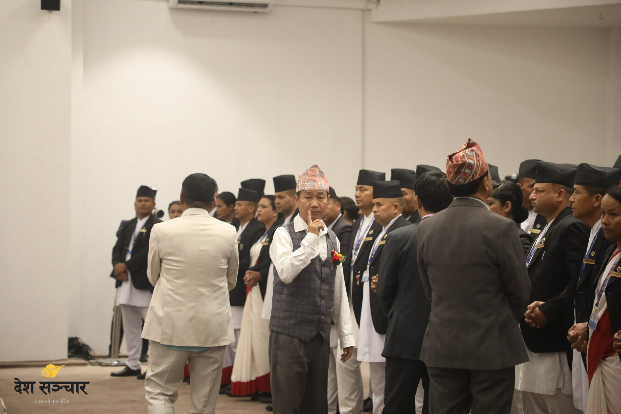 मन्त्रीले प्रश्नको जवाफ नदिएको भन्दै श्रम संस्कृति पार्टीद्वारा वेल घेराउ