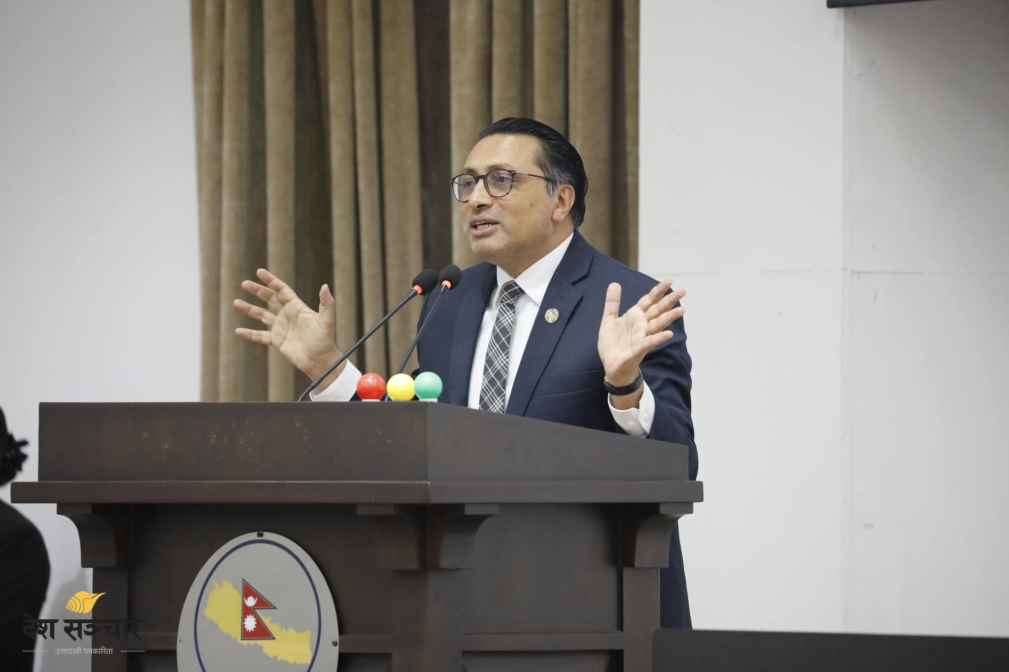 ऋण लिँदैमा जहाजै डुब्ने, आकाशै खस्ने होइन: अर्थमन्त्री वाग्ले