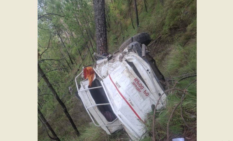 प्युठानको स्वर्गद्वारी नगरपालिकाका उपमेयर सवार गाडी दुर्घटना