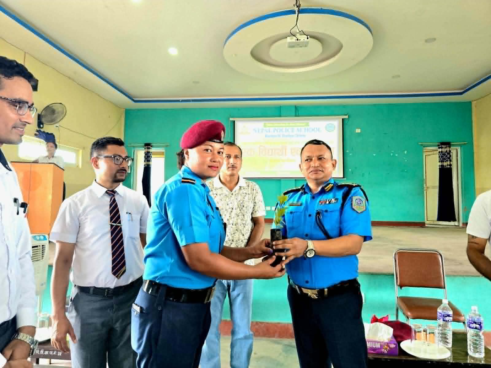 पुलिस स्कुल चितवनद्वारा ‘एक विद्यार्थी, एक बिरुवा’ अभियान सञ्चालन