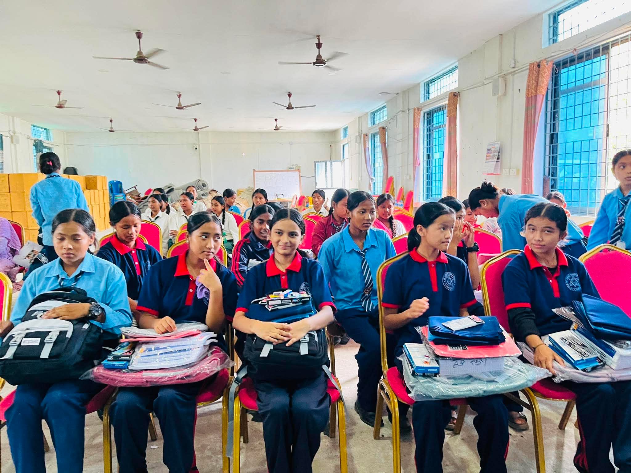 दाङमा छात्रालाई साइकल, जेहेन्दारलाई छात्रवृत्ति