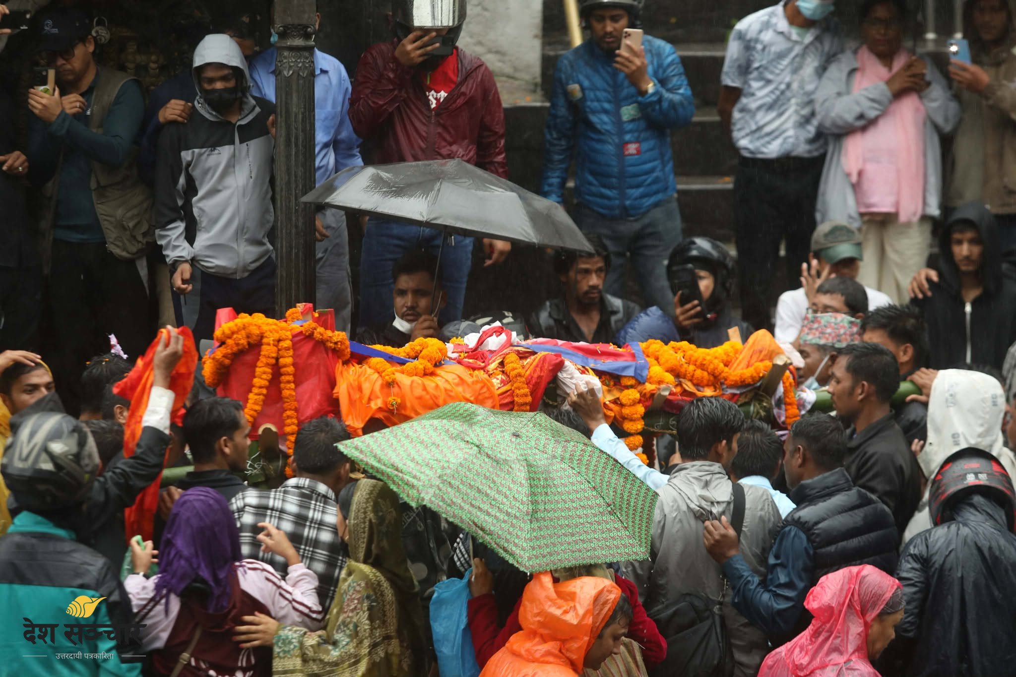गणेश नेपालीको अन्तिम बिदाइ (तस्बिरहरू)