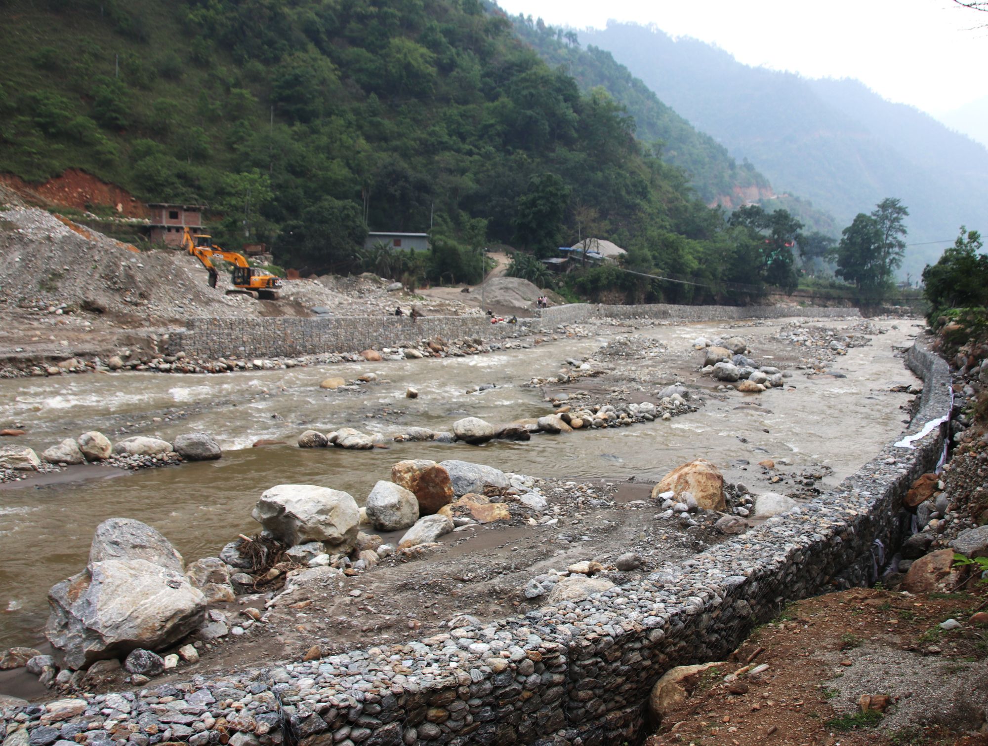 माझीटार बस्ती जोगाउन हेंवा खोलामा तटबन्ध निर्माण सम्पन्न