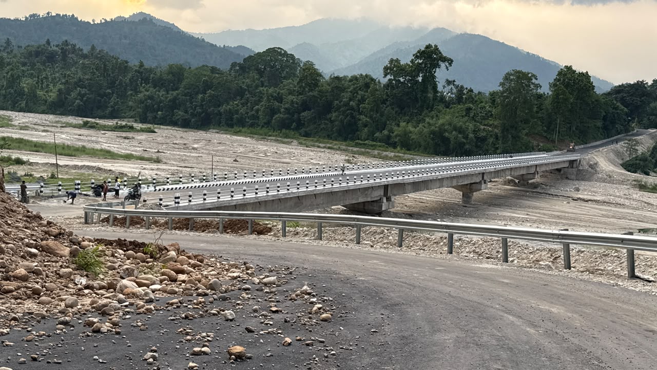 रिखुवा खोलामा निर्धारित समयअगावै बन्यो पक्की पुल, दुई स्थानीय तहका नागरिकलाई सहज