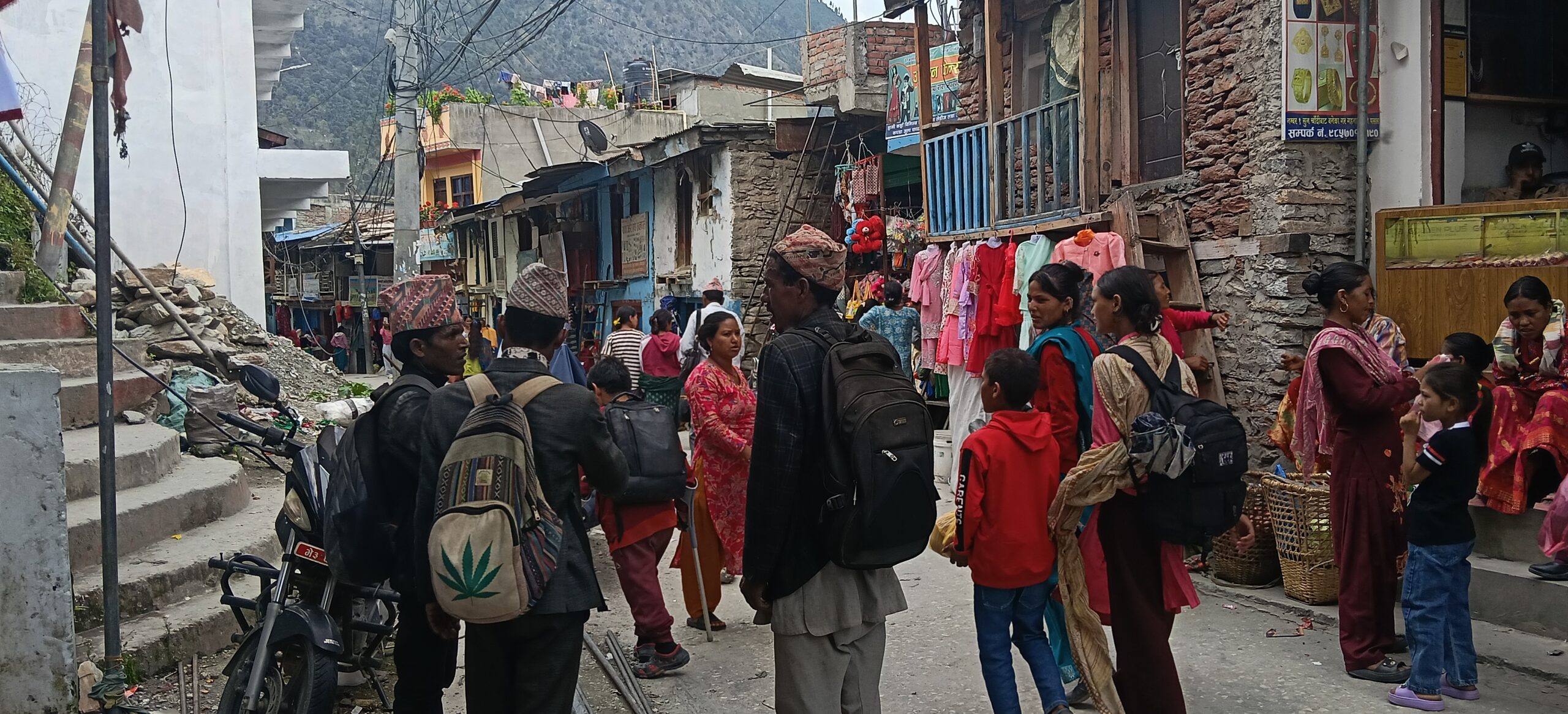 गमगढी बजारमा किनमेल गर्नेको घुइँचो